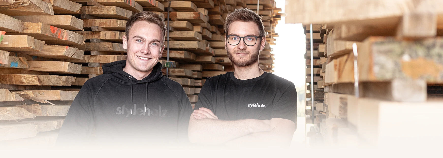 Paul und Andre, die Gründer von styleholz im Holzlager