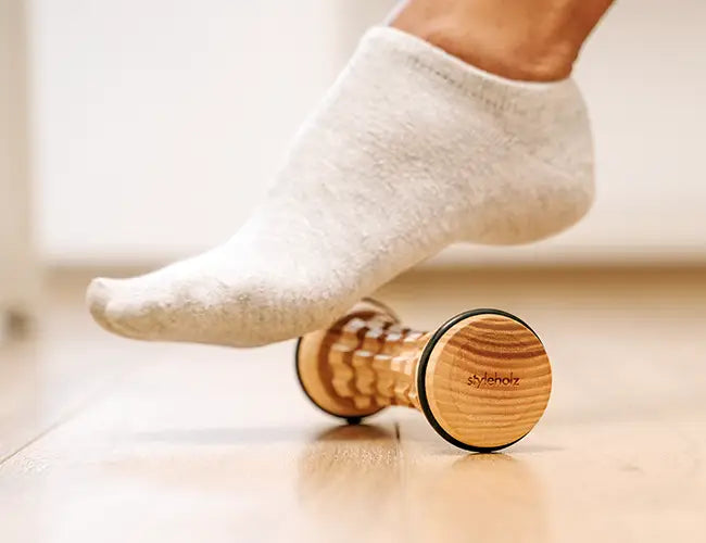 Styleholz Fußroller aus Holz für die Fußreflexzonen-Massage.